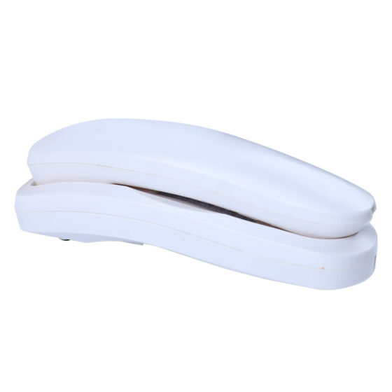 Teléfono de montaje en pared delgado y confiable CT-102, Vista lateral cerrada del teléfono con cable blanco montado en la pared con cuerpo ultradelgado.